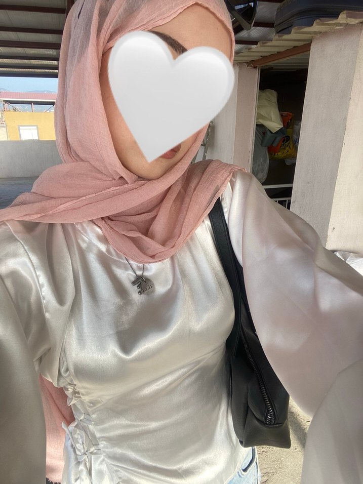 Beyaz V Yaka Uzun Kollu Saten Bluz - Görsel 2