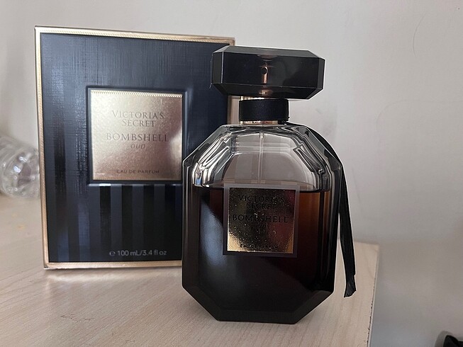 Victoria s Secret Bombshell oud