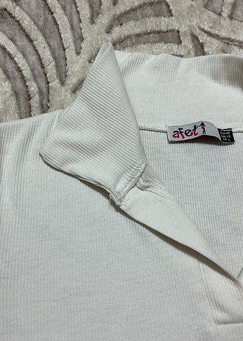 V Yaka Kısa Kollu Beyaz Kadın Tişört - Görsel 3