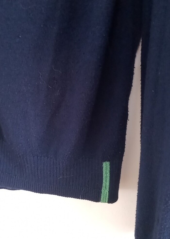 Benetton marka orijinal 
M beden lacivert,çok şık erkek hırka - Görsel 2