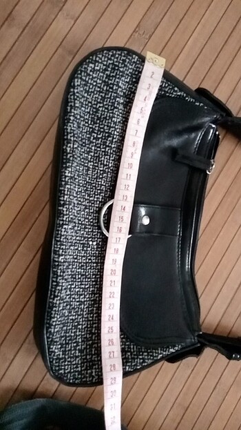 Kumaş ve suni deri detayı olan çanta  - Görsel 7