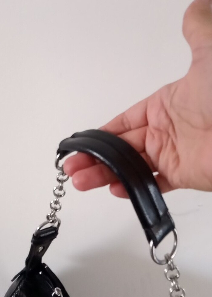 Kumaş ve suni deri detayı olan çanta  - Görsel 4