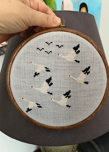 Ahşap Çerçeveli Kuş Desenli Kanaviçe - Görsel 4