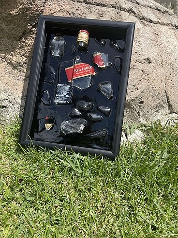 Tasarımcı Red Label Kırık Şişe Tablosu