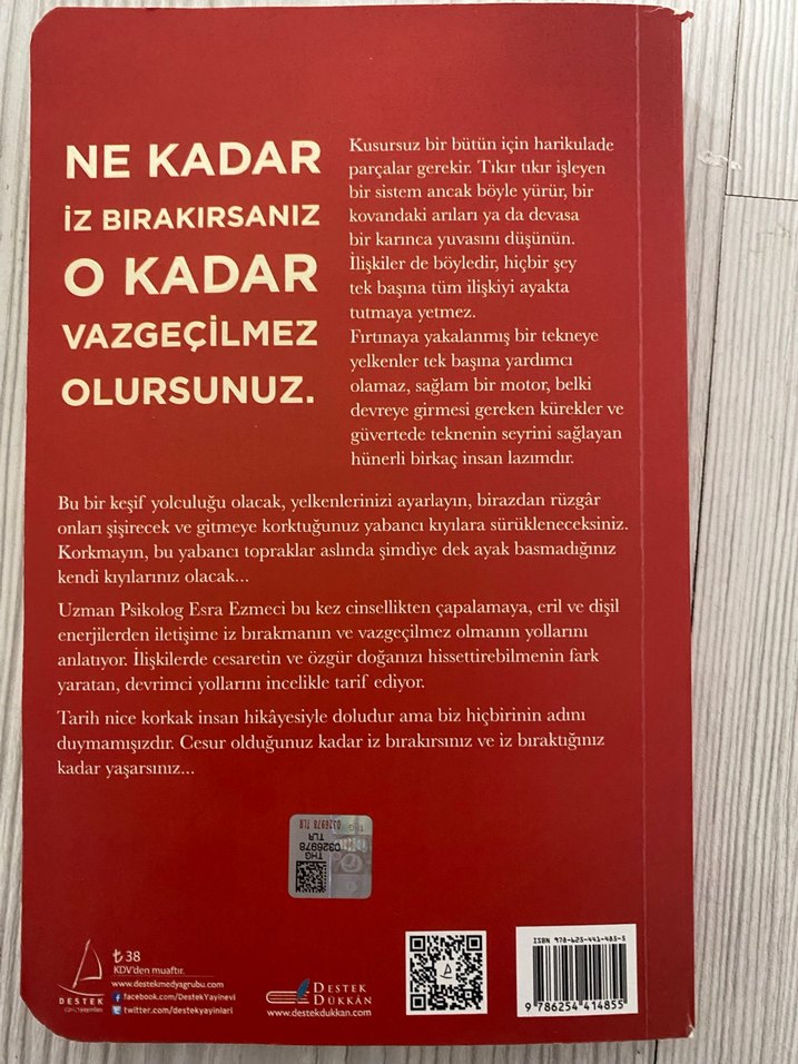 İz Bıraktığın Kadar Varsın - Esra Ezmeci - Görsel 2