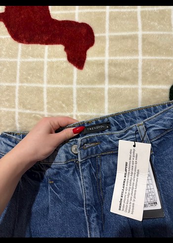 Kadın Mavi Pilili Mini Denim Şort - Görsel 2