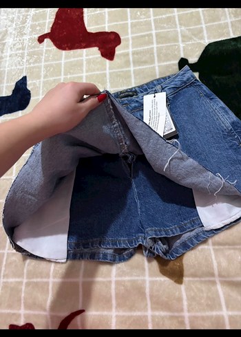 Kadın Mavi Pilili Mini Denim Şort - Görsel 3