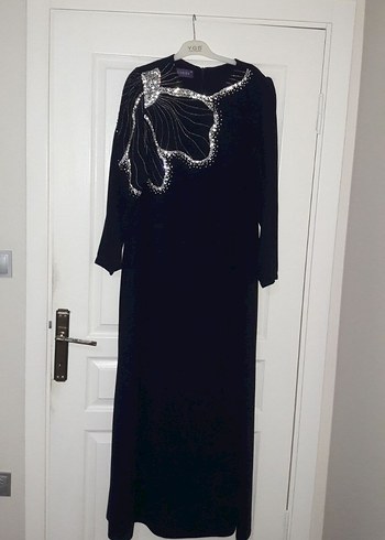 Siyah İşlemeli Uzun Kollu Uzun Elbise - Görsel 2