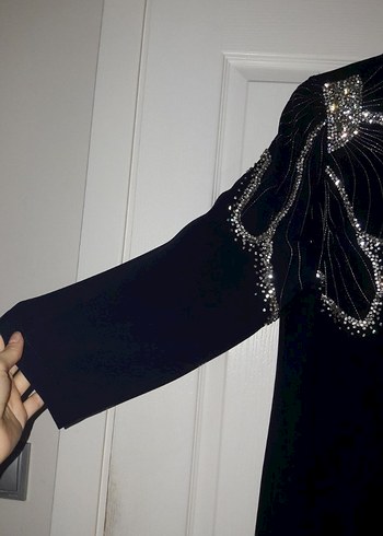 Siyah İşlemeli Uzun Kollu Uzun Elbise - Görsel 5