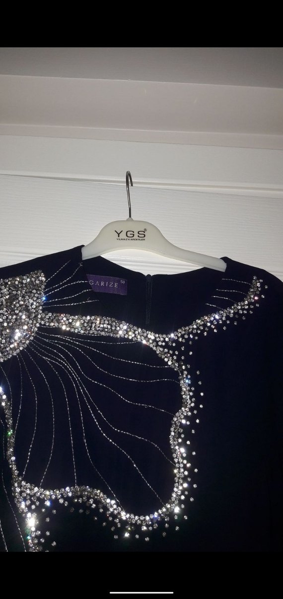 Siyah İşlemeli Uzun Kollu Uzun Elbise - Görsel 4