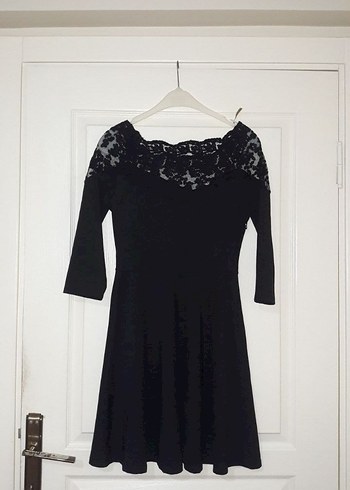 Siyah Dantel Detaylı V Yaka Midi Elbise - Görsel 2