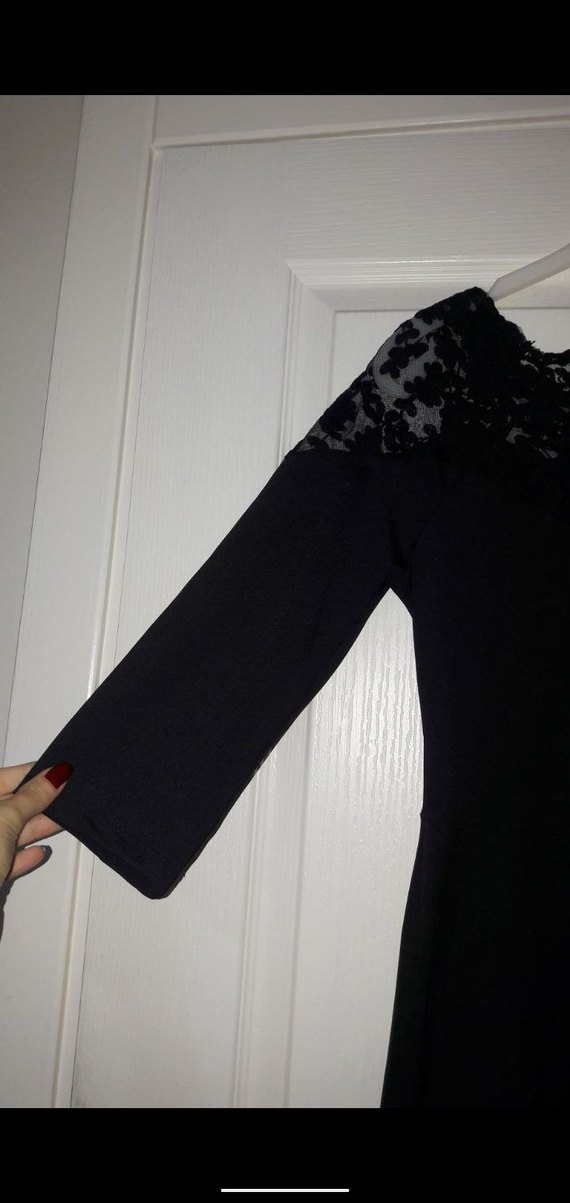 Siyah Dantel Detaylı V Yaka Midi Elbise - Görsel 3