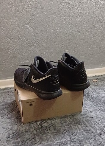 NIKE KYRIE FLYTRAP 3