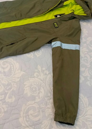 LC Waikiki Kapüşonlu erkek çocuk yağmurluk