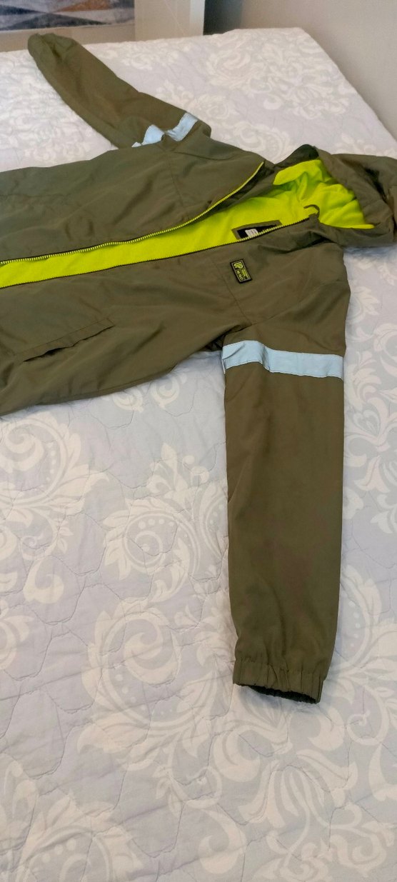 Kapüşonlu erkek çocuk yağmurluk - Görsel 2