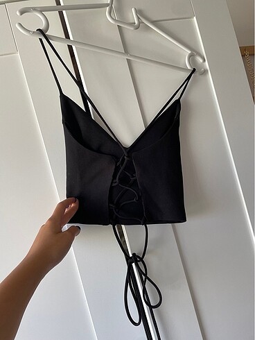 Trendyol & Milla Sırtı dekolteli crop