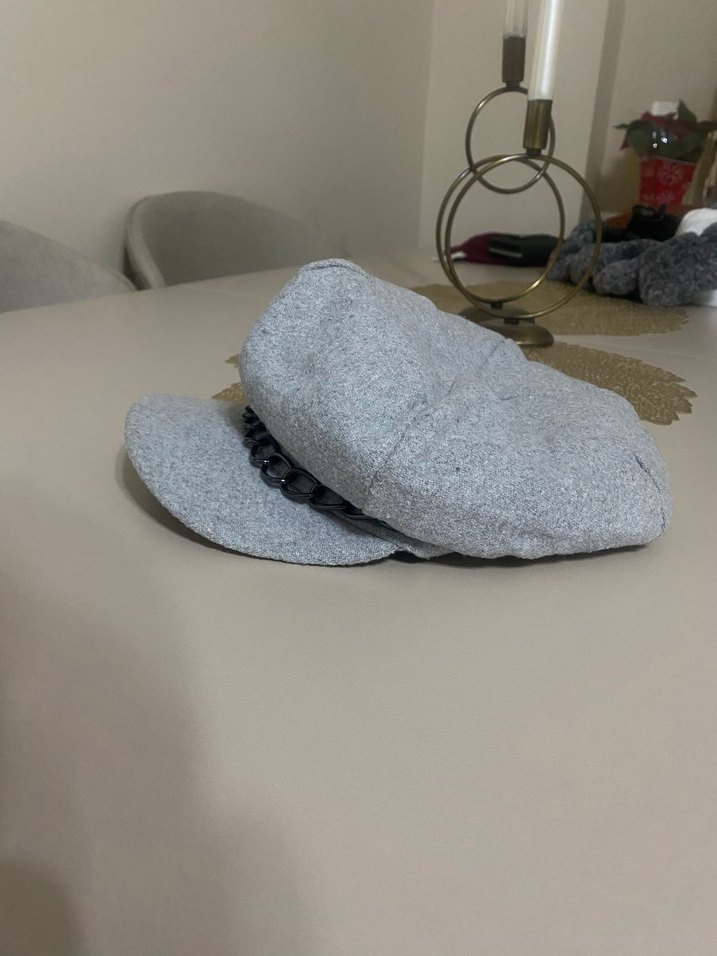 Gri Zincir Detaylı Kadın Şapka - Görsel 3