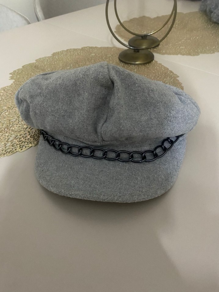 Gri Zincir Detaylı Kadın Şapka - Görsel 2