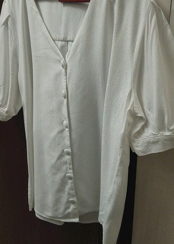 Düğmeli V Yaka Kadın Beyaz Pamuklu Gömlek - Görsel 2