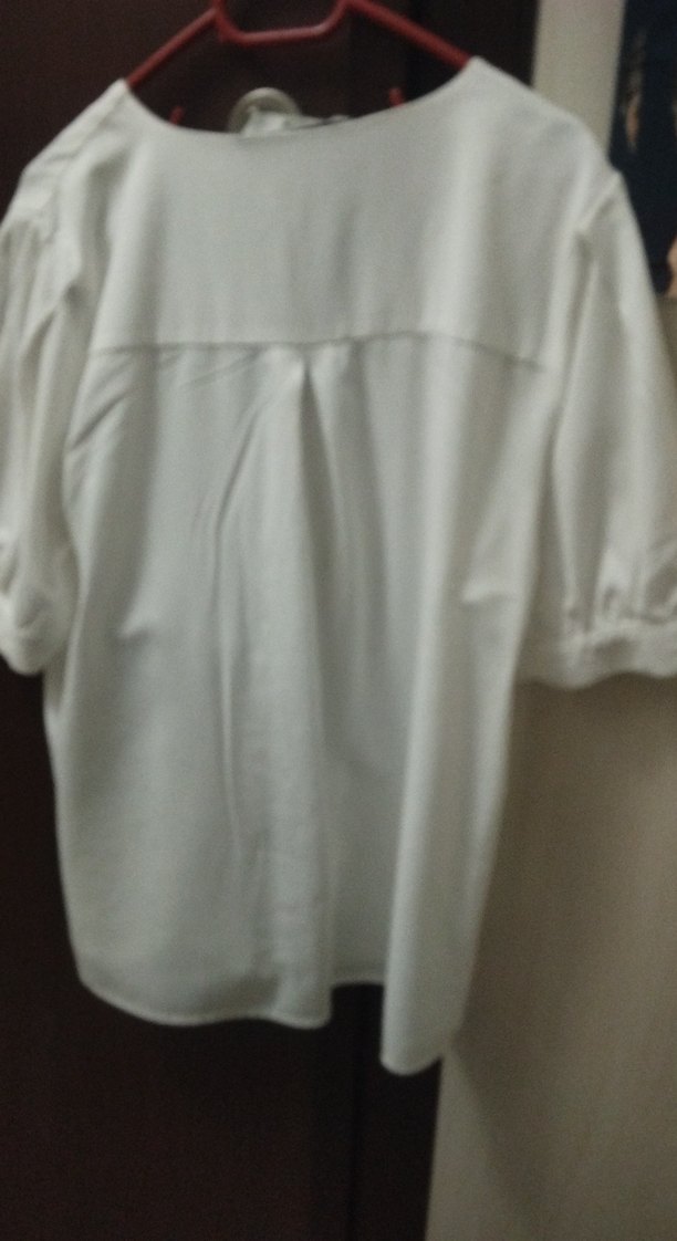 Düğmeli V Yaka Kadın Beyaz Pamuklu Gömlek - Görsel 3