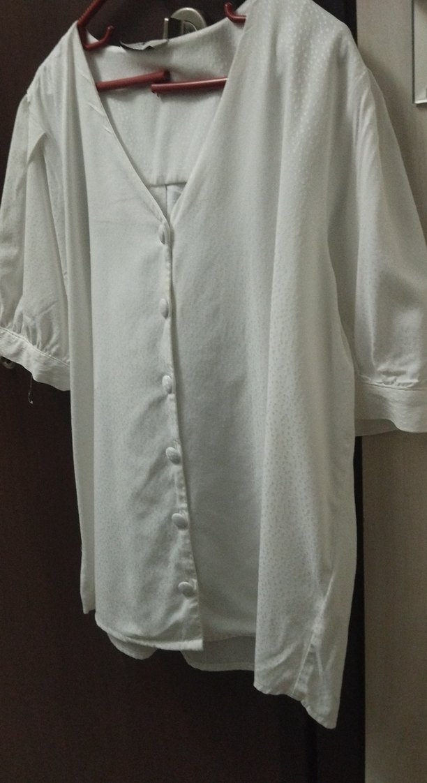 Düğmeli V Yaka Kadın Beyaz Pamuklu Gömlek - Görsel 5