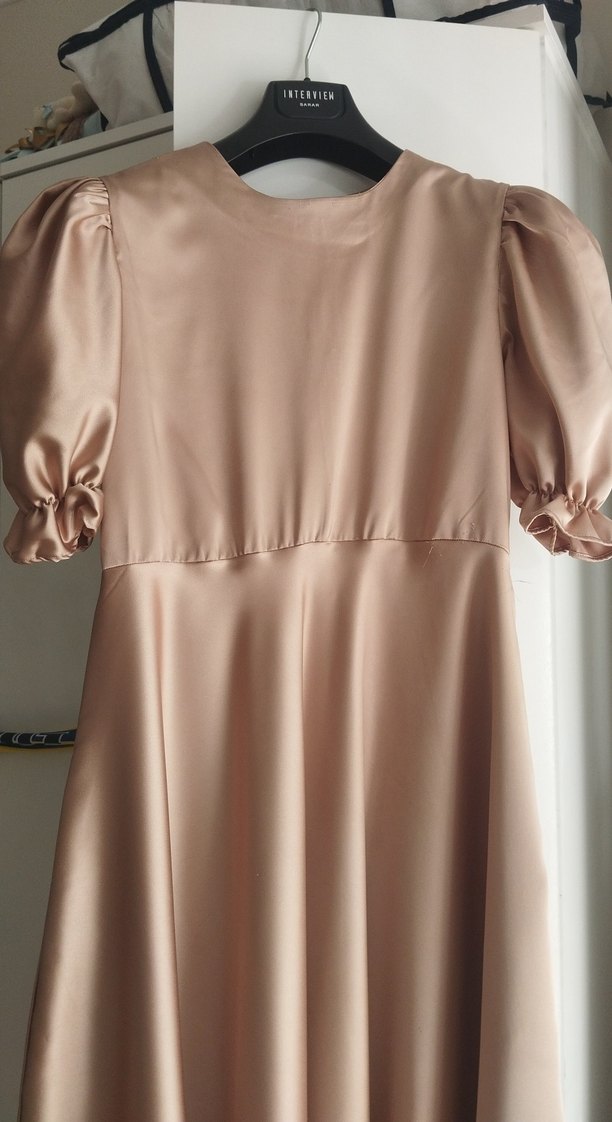 Bej Uzun İpek Görünümlü Elbise - Görsel 2