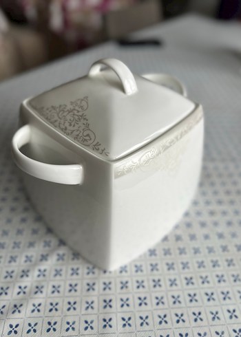 Karaca Beyaz Desenli Kapaklı Servis Tabağı - Görsel 3