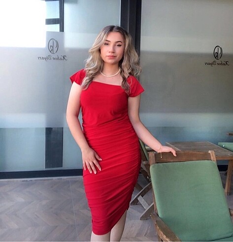 Kırmızı kalem elbise