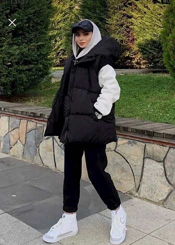 Siyah Kapüşonlu Oversize Puff Yelek