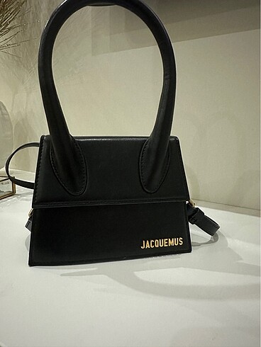 jacquemus canta