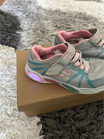 31 Beden Skechers ışıklı spor ayakkabı