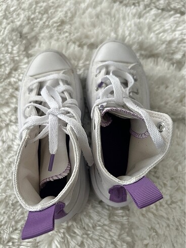 33 Beden beyaz Renk Converse spor ayakkabı