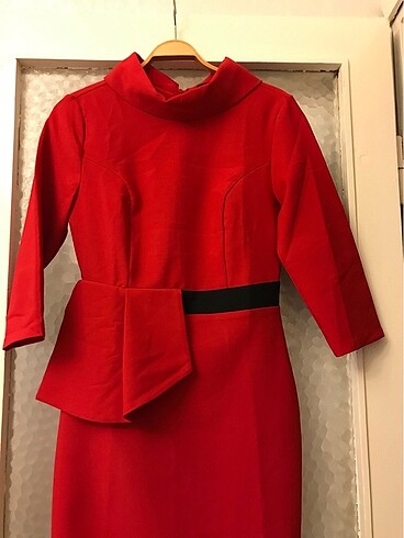 Trendyol & Milla Kırmızı yaka detaylı elbise