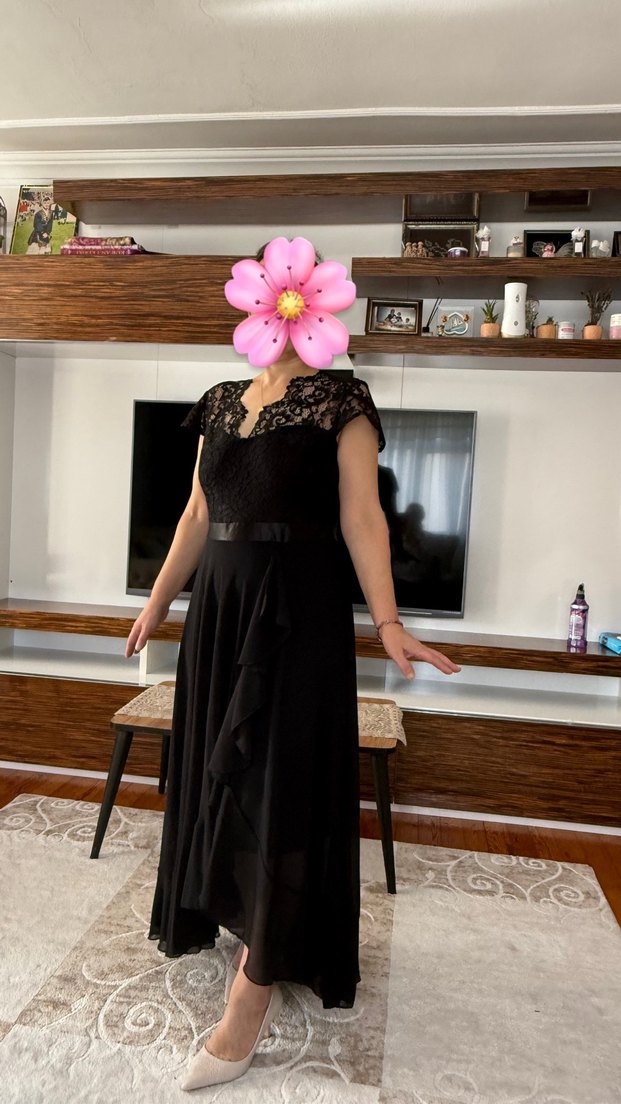 Siyah Dantelli Uzun V Yaka Gotik Abiye - Görsel 3