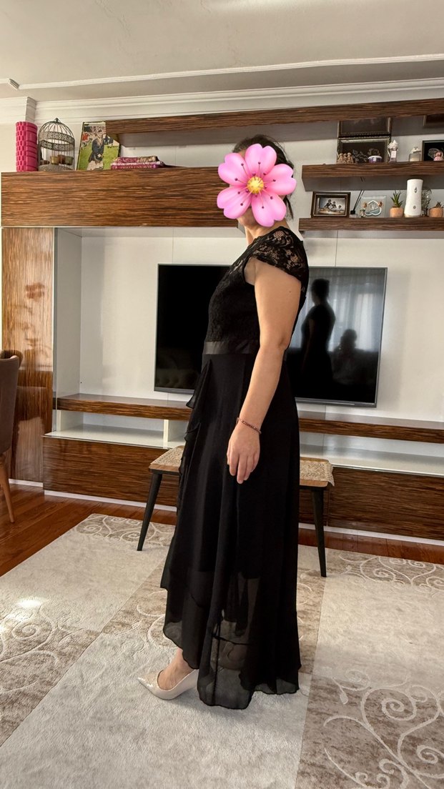 Siyah Dantelli Uzun V Yaka Gotik Abiye - Görsel 2