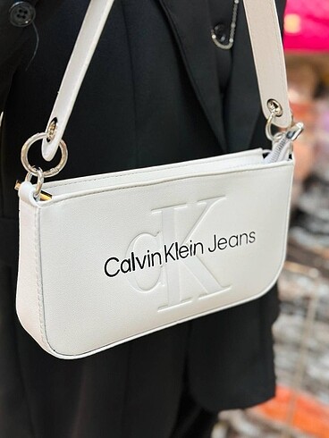 Beden CALVİN KLEİN YAZILI ÇANTA