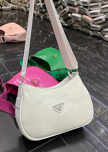 PRADA KOL ÇANTASI