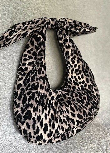 Diğer Mini boy leopar çanta astarlı iç astar cepli. Çıtçıtlı.