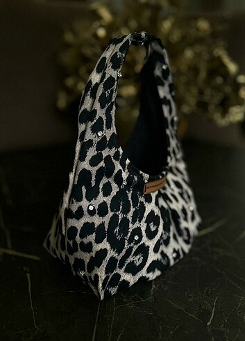 Leopar desen taşlı xxs el çantası. Astarlı, çıtçıtlı 
