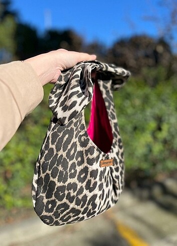 Leopar desen fiyonklu mini boy çanta 