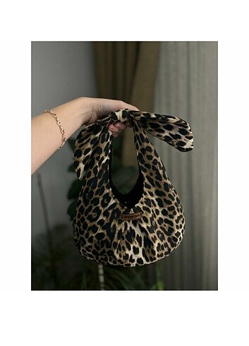 Leopar desen fiyonklu mini boy çanta 