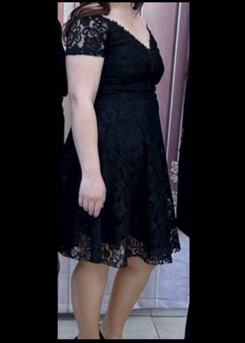 Siyah Dantel Detaylı V Yaka Mini Elbise - Görsel 2