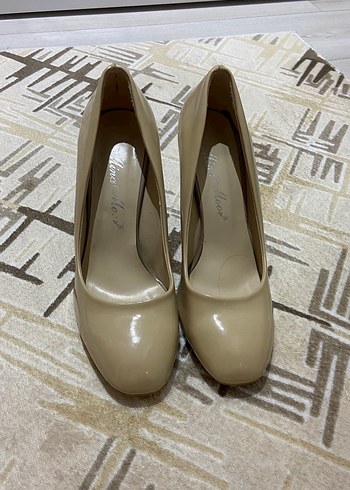 Bej Stiletto Topuklu Kadın Ayakkabı