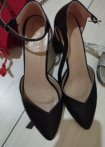 Siyah stiletto ayakkabı