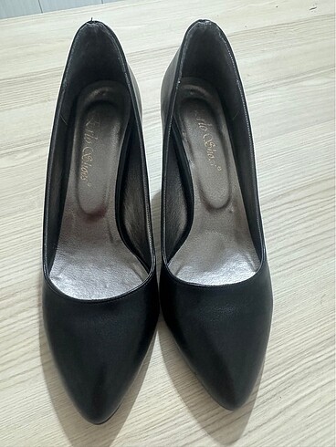 Siyah Stiletto