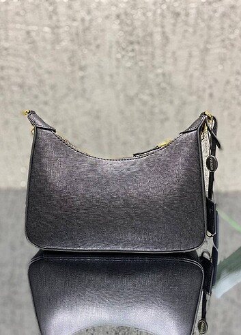 Beden Prada Re-Edition