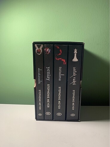  Beden Kutulu Alacakaranlık Serisi (4 Kitap)