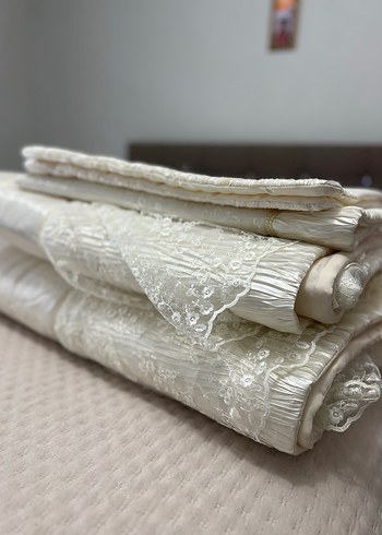 ÇEYİZLİK İşlemeli Parlak Yatak Örtüsü - Görsel 4