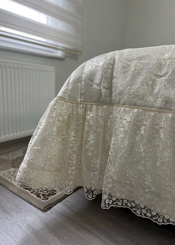ÇEYİZLİK İşlemeli Parlak Yatak Örtüsü - Görsel 2