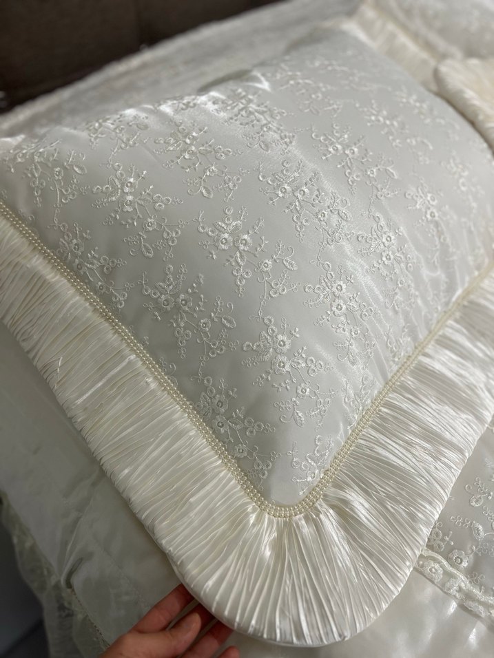 ÇEYİZLİK İşlemeli Parlak Yatak Örtüsü - Görsel 3